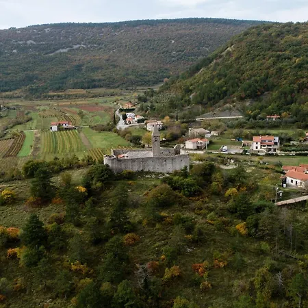 Istrian Stone House With Hot Tub - Happy Casa de Férias Gračišče